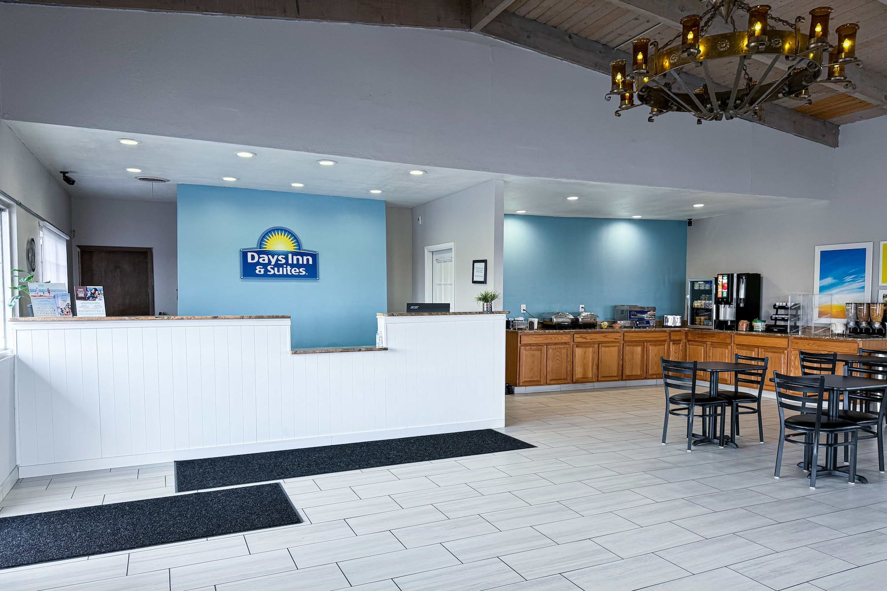Lobby seating at Days Inn & Suites by Wyndham Santa Rosa